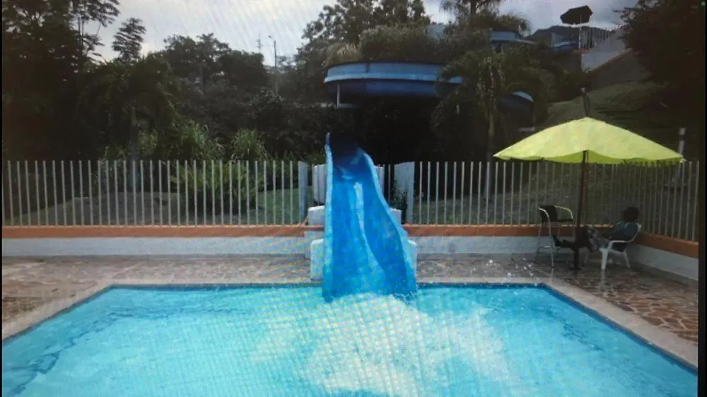 Villa Casa Vacacional Con Piscinas En San Jeronimo - Ciudadela Premium à Medellín Hébergement de vacances
